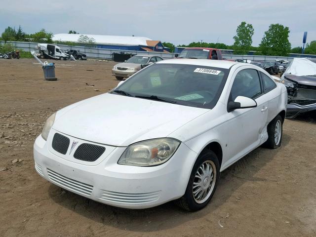 1G2AS18H297124844 - 2009 PONTIAC G5 WHITE photo 2