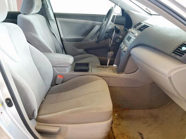 4T4BE46K49R120417 - 2009 TOYOTA CAMRY BASE SILVER photo 5
