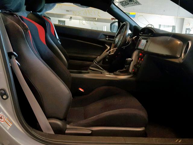 JF1ZNAA13D2728532 - 2013 TOYOTA SCION FR-S SILVER photo 5