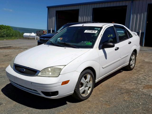 1FAFP34N55W188554 - 2005 FORD FOCUS ZX4 WHITE photo 2