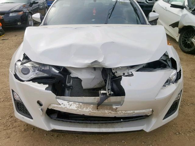 JF1ZNAA16F8711904 - 2015 TOYOTA SCION FR-S WHITE photo 9