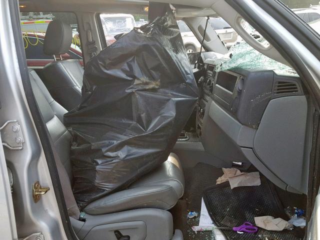 1J8HH48K07C574138 - 2007 JEEP COMMANDER SILVER photo 5