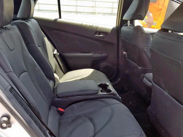 JTDKARFP6H3033870 - 2017 TOYOTA PRIUS PRIM 银色 照片 6