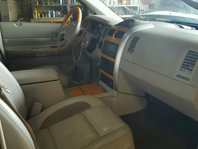 1A8HW58T29F709724 - 2009 CHRYSLER ASPEN LIMI CREAM photo 5