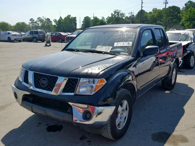 1N6AD07U06C477565 - 2006 NISSAN FRONTIER C BLACK photo 2