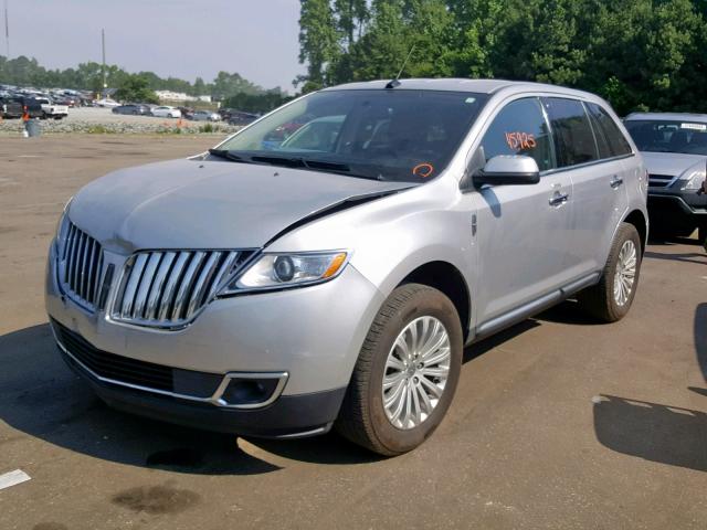 2LMDJ6JK4DBL16636 - 2013 LINCOLN MKX SILVER photo 2