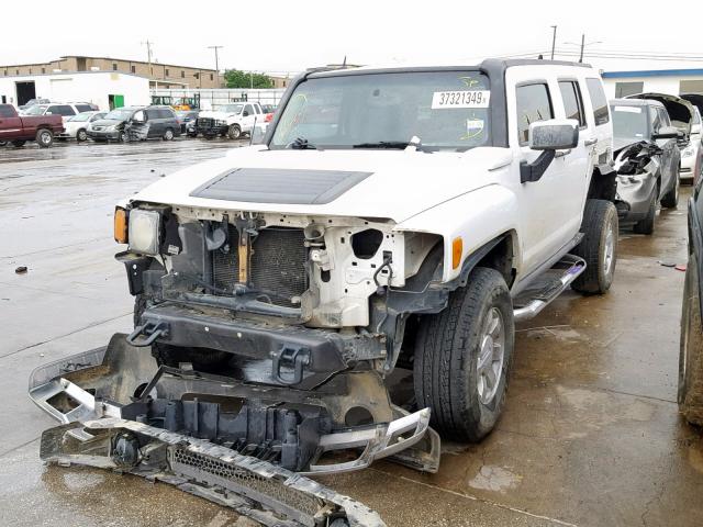 5GTDN136468154058 - 2006 HUMMER H3 WHITE photo 2