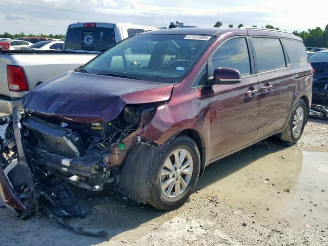 KNDMB5C13G6211634 - 2016 KIA SEDONA LX MAROON photo 2