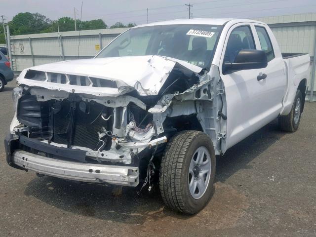 5TFUM5F11HX069723 - 2017 TOYOTA TUNDRA DOU WHITE photo 2