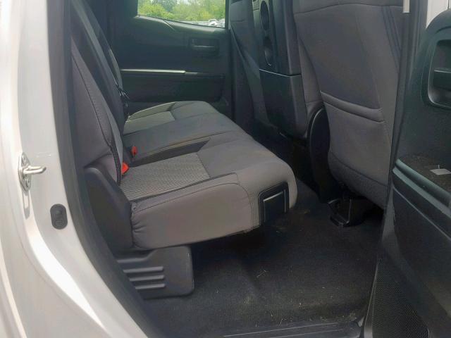 5TFUM5F11HX069723 - 2017 TOYOTA TUNDRA DOU WHITE photo 6