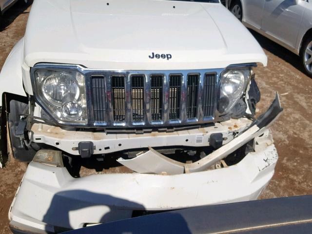 1J8GP58K69W510580 - 2009 JEEP LIBERTY LI WHITE photo 9