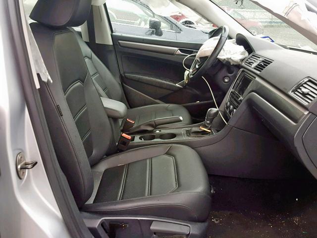 1VWDT7A35HC039524 - 2017 VOLKSWAGEN PASSAT R-L SILVER photo 5