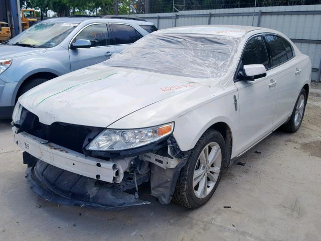 1LNHM93R99G623378 - 2009 LINCOLN MKS WHITE photo 2