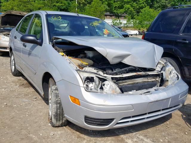 1FAFP34N75W185753 - 2005 FORD FOCUS ZX4 GRAY photo 1