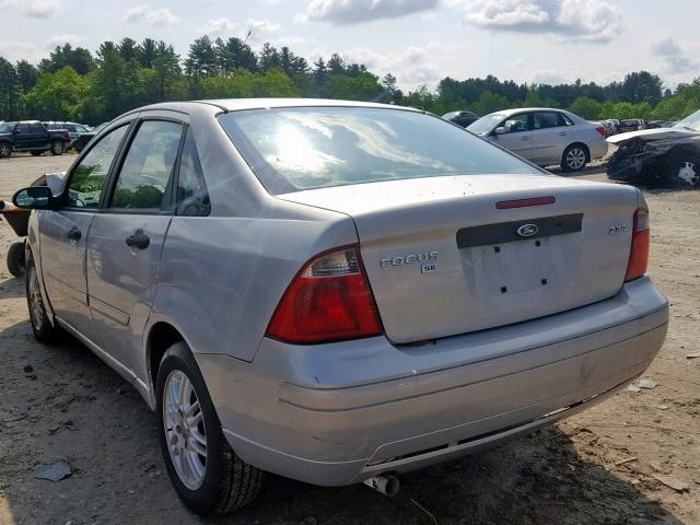 1FAFP34N75W185753 - 2005 FORD FOCUS ZX4 GRAY photo 3