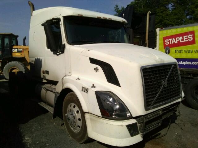 4V4NC9TG06N408153 - 2006 VOLVO VN VNL WHITE photo 1