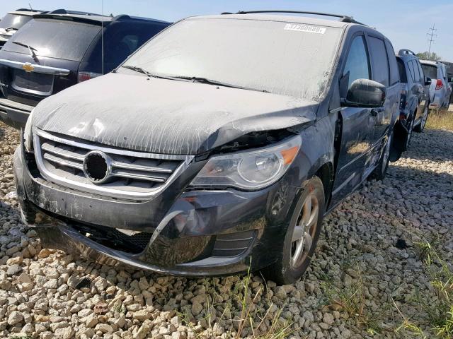 2V8HW34109R550182 - 2009 VOLKSWAGEN ROUTAN SE BLACK photo 2