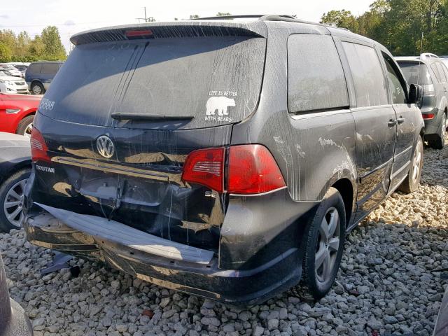 2V8HW34109R550182 - 2009 VOLKSWAGEN ROUTAN SE BLACK photo 4