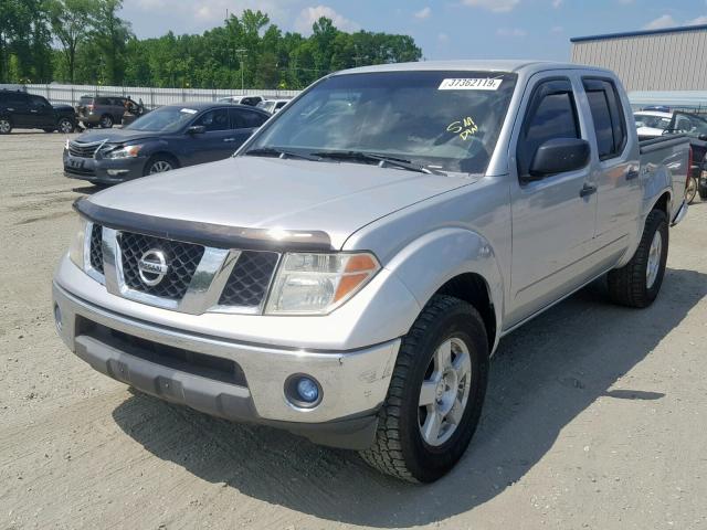 1N6AD07U95C439301 - 2005 NISSAN FRONTIER C SILVER photo 2