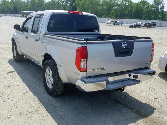 1N6AD07U95C439301 - 2005 NISSAN FRONTIER C SILVER photo 3