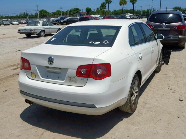 3VWRF81K36M798811 - 2006 VOLKSWAGEN JETTA 2.5 WHITE photo 4