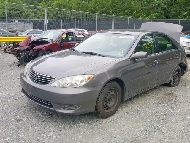 4T1BE30K45U976761 - 2005 TOYOTA CAMRY LE GRAY photo 2