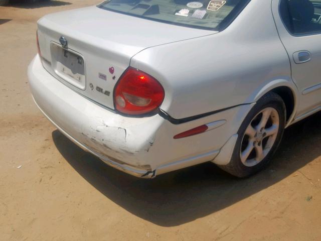 JN1CA31D61T838436 - 2001 NISSAN MAXIMA GXE WHITE photo 9