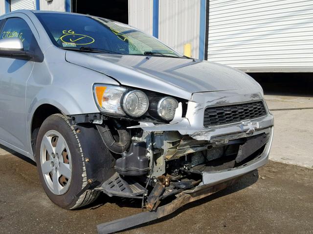 1G1JA5SH5E4196768 - 2014 CHEVROLET SONIC LS SILVER photo 9