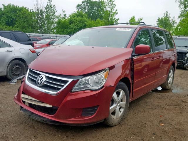 2V4RW3DGXBR691731 - 2011 VOLKSWAGEN ROUTAN SE RED photo 2