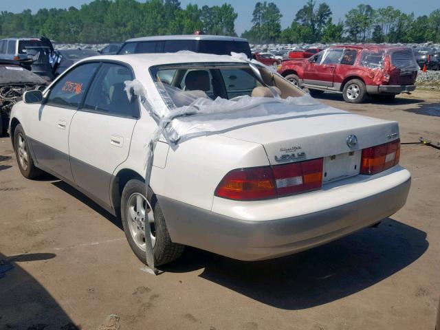 JT8BF28G8W5043130 - 1998 LEXUS ES 300 WHITE photo 3