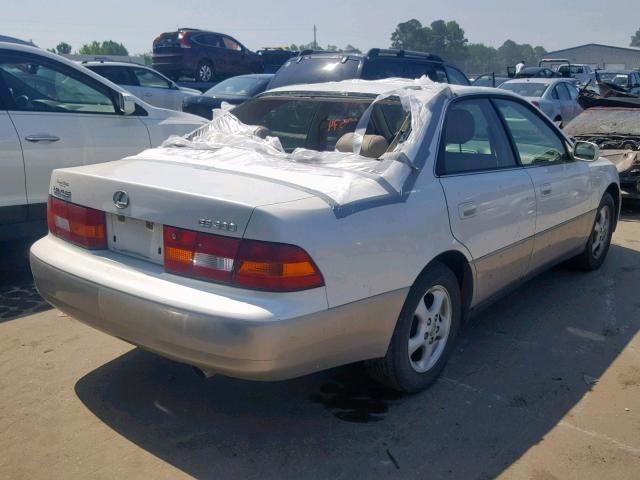 JT8BF28G8W5043130 - 1998 LEXUS ES 300 WHITE photo 4