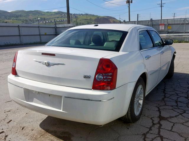 2C3CA5CV5AH105181 - 2010 CHRYSLER 300 TOURIN CREAM photo 4