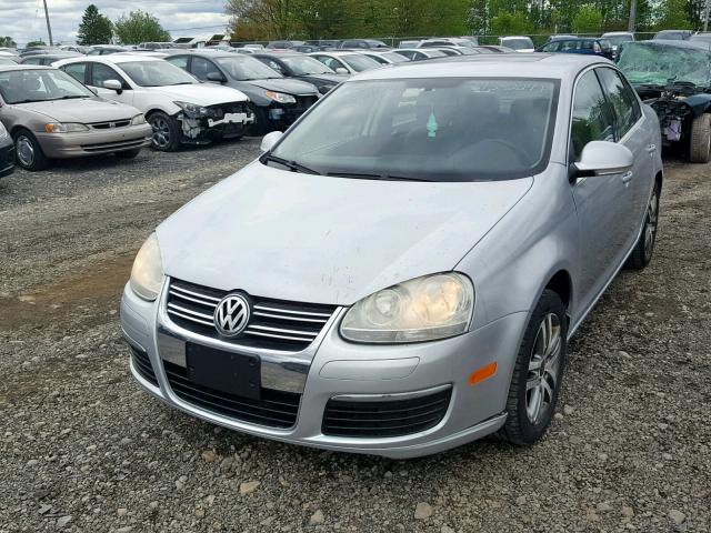 3VWNF31K16M638962 - 2006 VOLKSWAGEN JETTA 2.5L SILVER photo 2