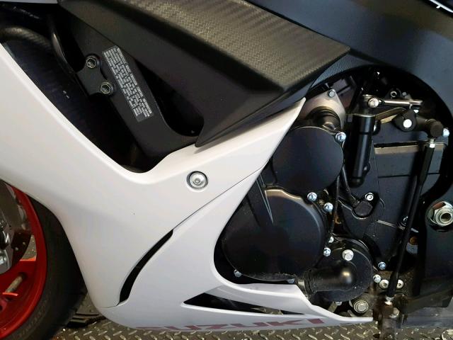 JS1GR7MAXH2101699 - 2017 SUZUKI GSX-R750 WHITE photo 6