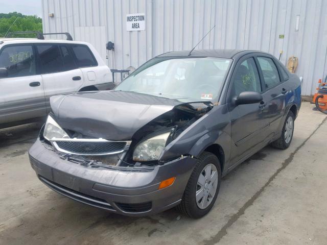 1FAFP34N07W100934 - 2007 FORD FOCUS ZX4 GRAY photo 2