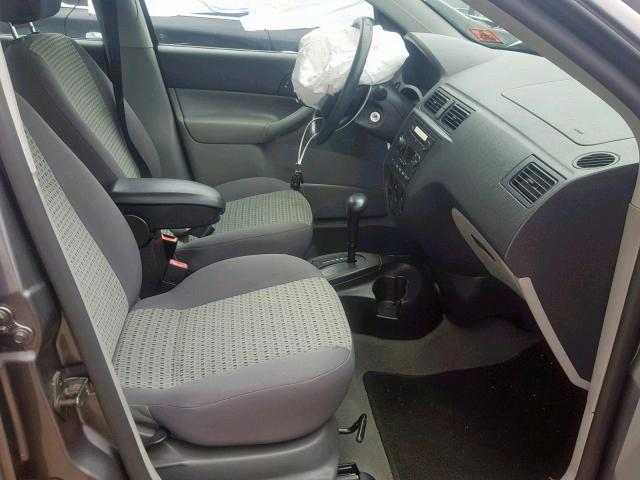 1FAFP34N07W100934 - 2007 FORD FOCUS ZX4 GRAY photo 5