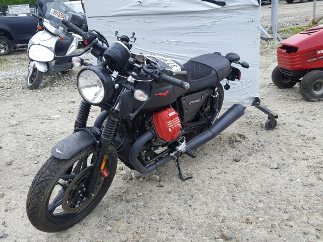 ZGULDUC00JM000091 - 2018 MOTO GUZZI V7 BLACK photo 2