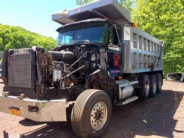 1M2AD62C6TW004148 - 1996 MACK 700 CL700 BLACK photo 1