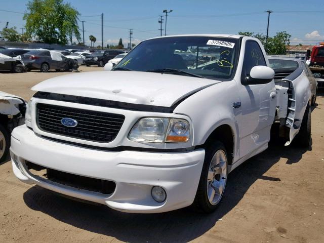 2FTZF07362CA82186 - 2002 FORD F150 SVT L WHITE photo 2