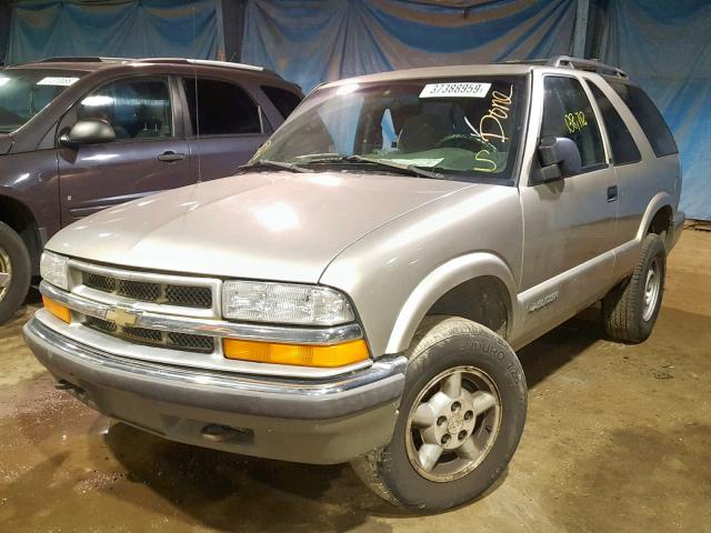 1GNCT18WXYK179724 - 2000 CHEVROLET BLAZER GOLD photo 2