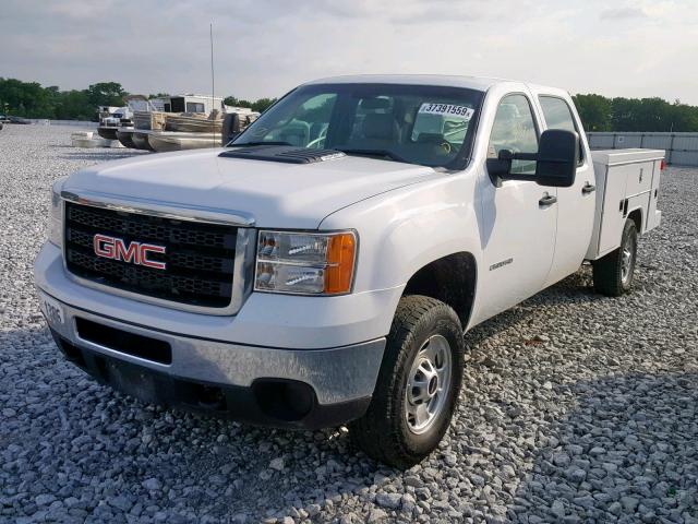 1GT12ZCG1BF166717 - 2011 GMC SIERRA K25 WHITE photo 2