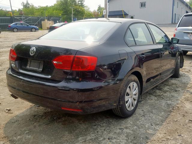 3VW2K7AJXEM381716 - 2014 VOLKSWAGEN JETTA BASE BLACK photo 4