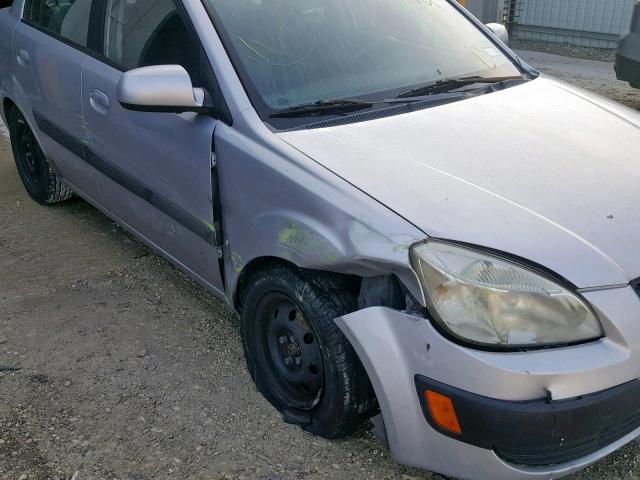 KNADE123266091548 - 2006 KIA RIO SILVER photo 9