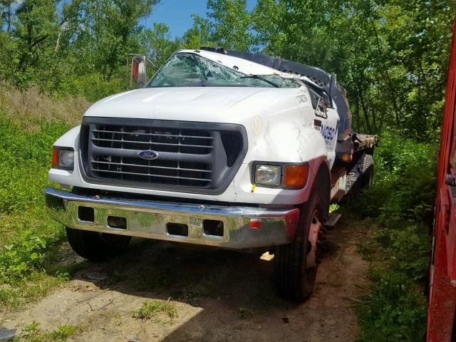 3FDNF6550YMA78598 - 2000 FORD F650 SUPER WHITE photo 2