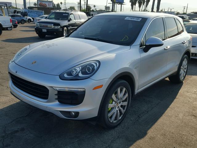 WP1AE2A28FLA50541 - 2015 PORSCHE CAYENNE SE SILVER photo 2