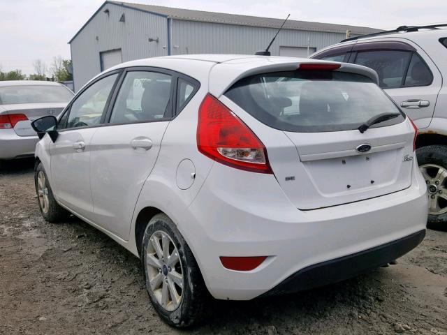 3FADP4EJ5DM135151 - 2013 FORD FIESTA SE WHITE photo 3