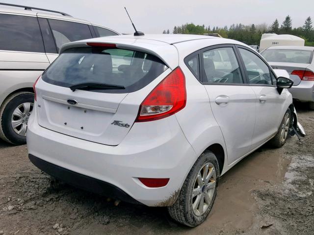 3FADP4EJ5DM135151 - 2013 FORD FIESTA SE WHITE photo 4