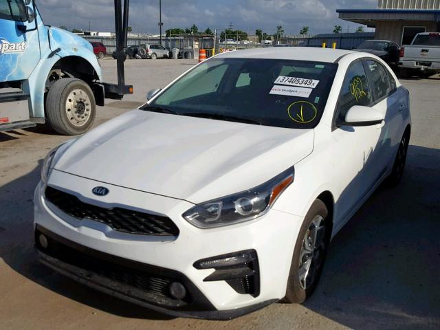 3KPF24AD8KE045405 - 2019 KIA FORTE FE WHITE photo 2