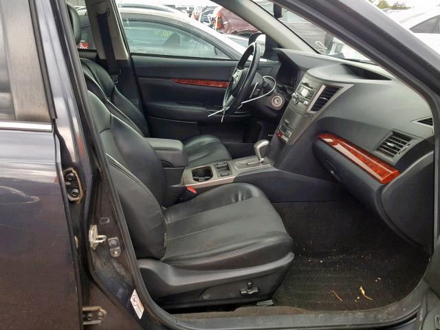 4S4BRDJCXB2441989 - 2011 SUBARU OUTBACK 3. GRAY photo 5