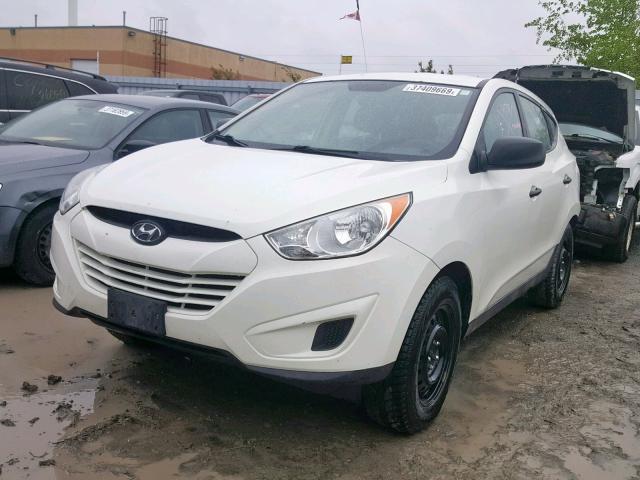 KM8JT3AC3BU194973 - 2011 HYUNDAI TUCSON GL WHITE photo 2